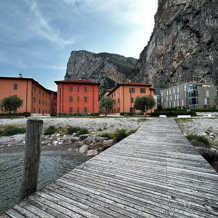 Dv Garda Suite Campione del Garda Eksteriør bilde
