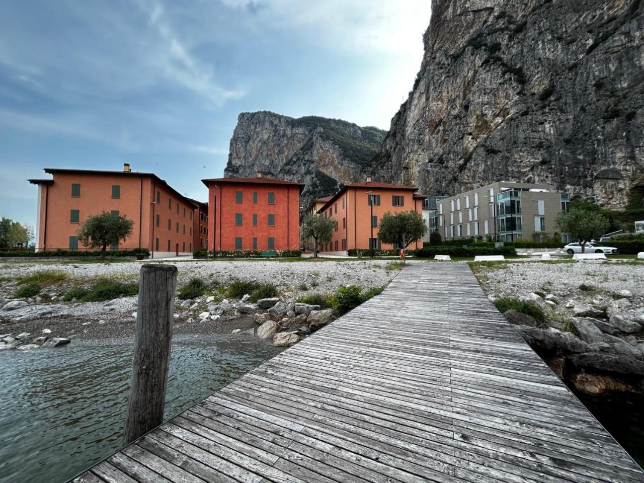 Dv Garda Suite Campione del Garda Eksteriør bilde